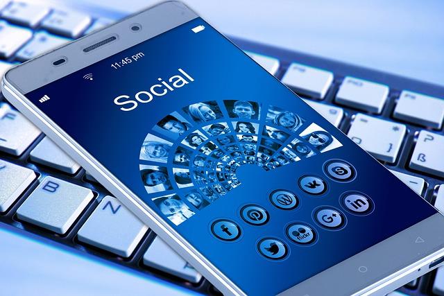 Social Media: Navigating Relationship Management in the Digital Age