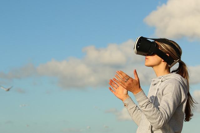 Virtual Reality: Revolutionizing Training and Simulation Methods